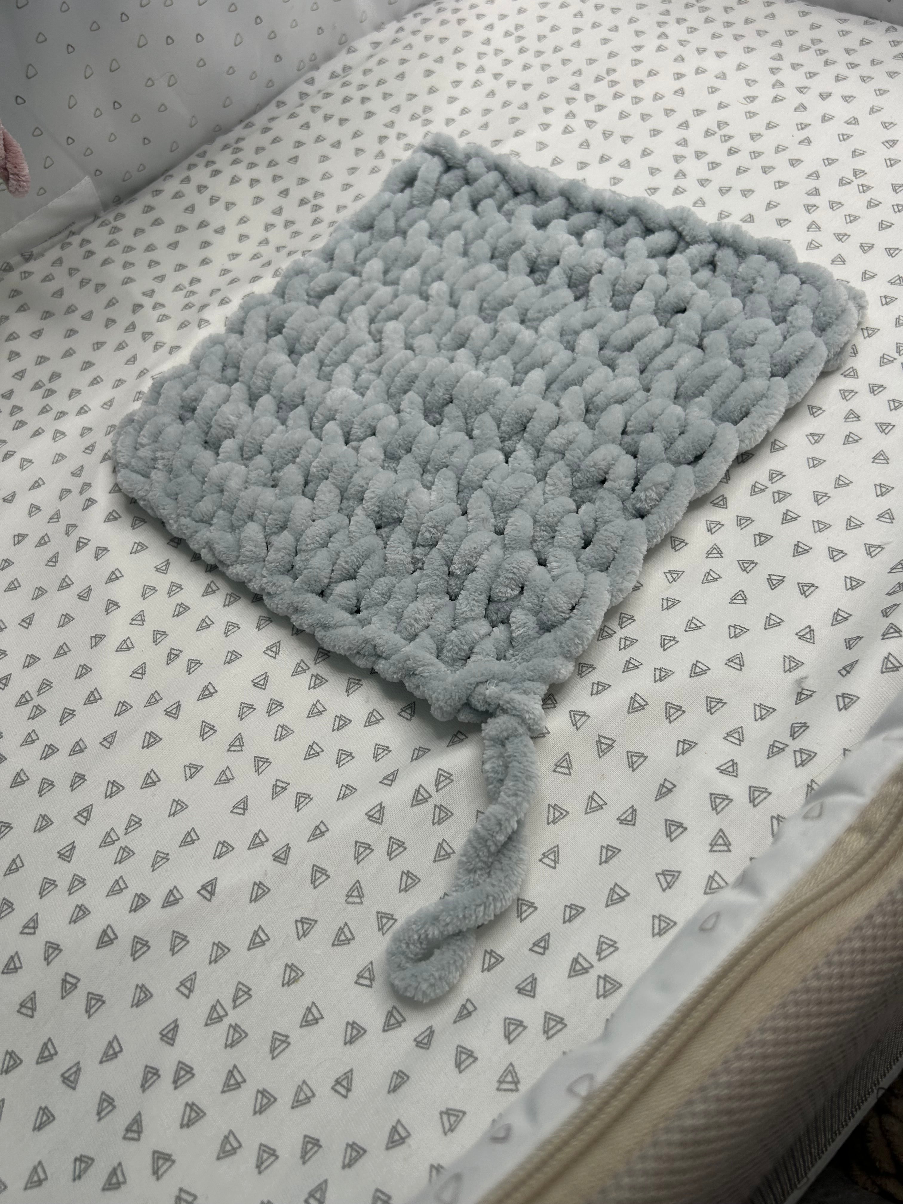 Misknit - Pebble Baby Comforter